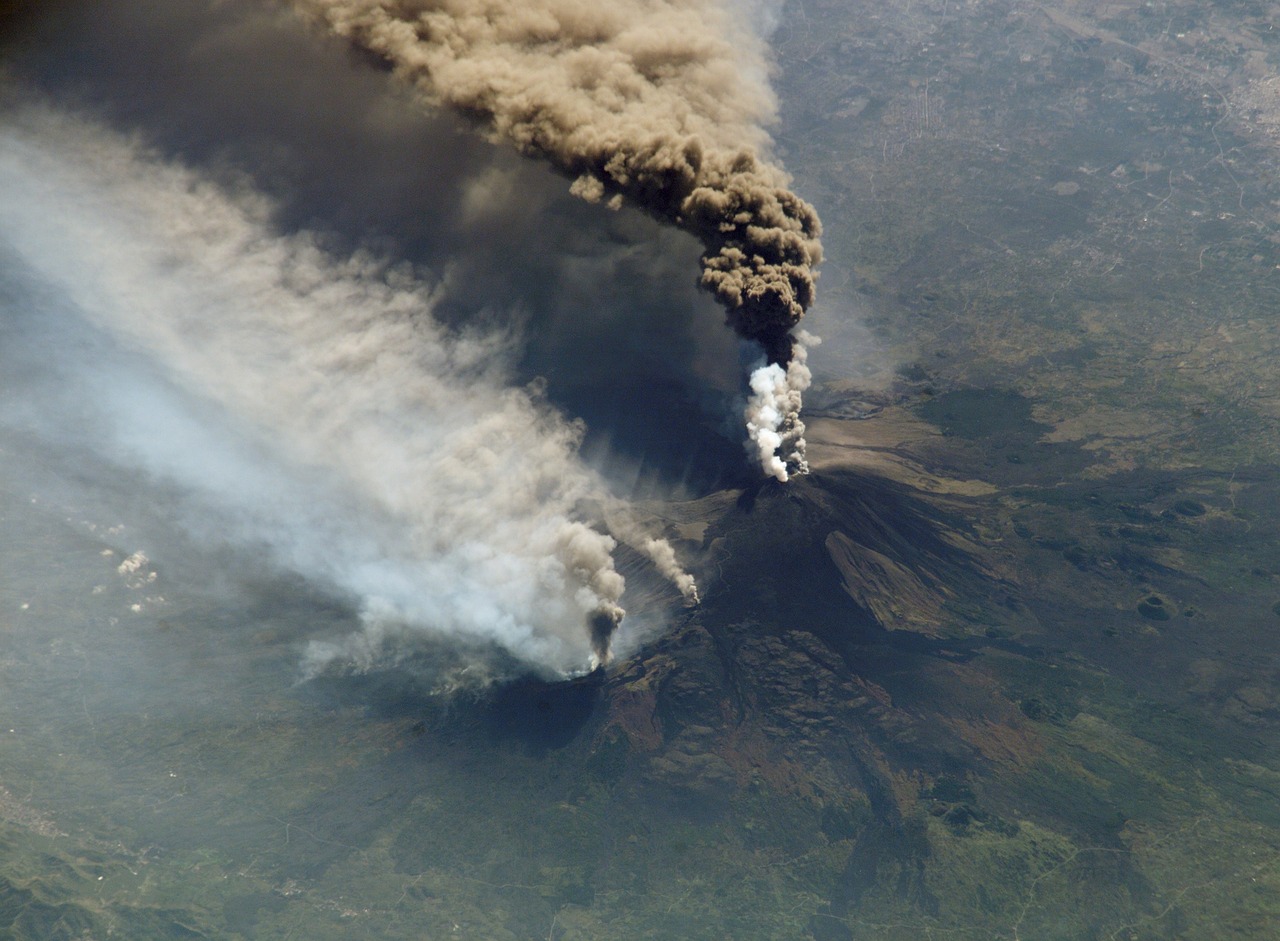 Etna się przebudziła i uziemiła lotnisko w Katanii. Co przeszli turyści, którzy utknęli na Sycylii