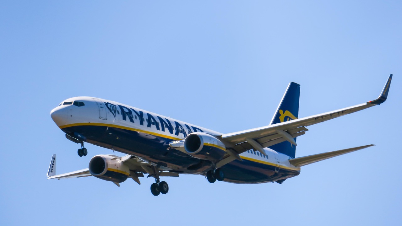 Ryanair z Sewilli nadał alarm paliwowy nad Francją. Wylądował dopiero 300 km dalej